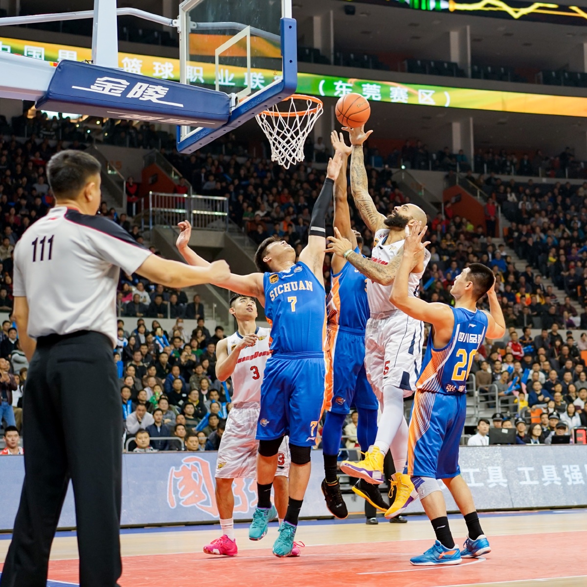 加拉格尔：会留队帮马竞夺冠，要达到图赫尔的标准很难（加拉格尔称将留队助马竞争冠，坦言达到图赫尔标准并不容易）