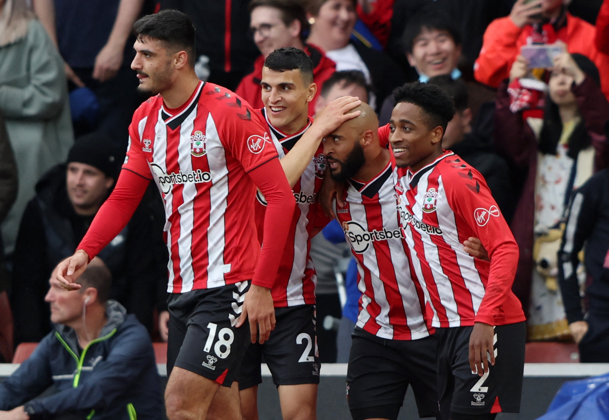 球队再一次完成大逆转（球队又一次上演绝地翻盘）