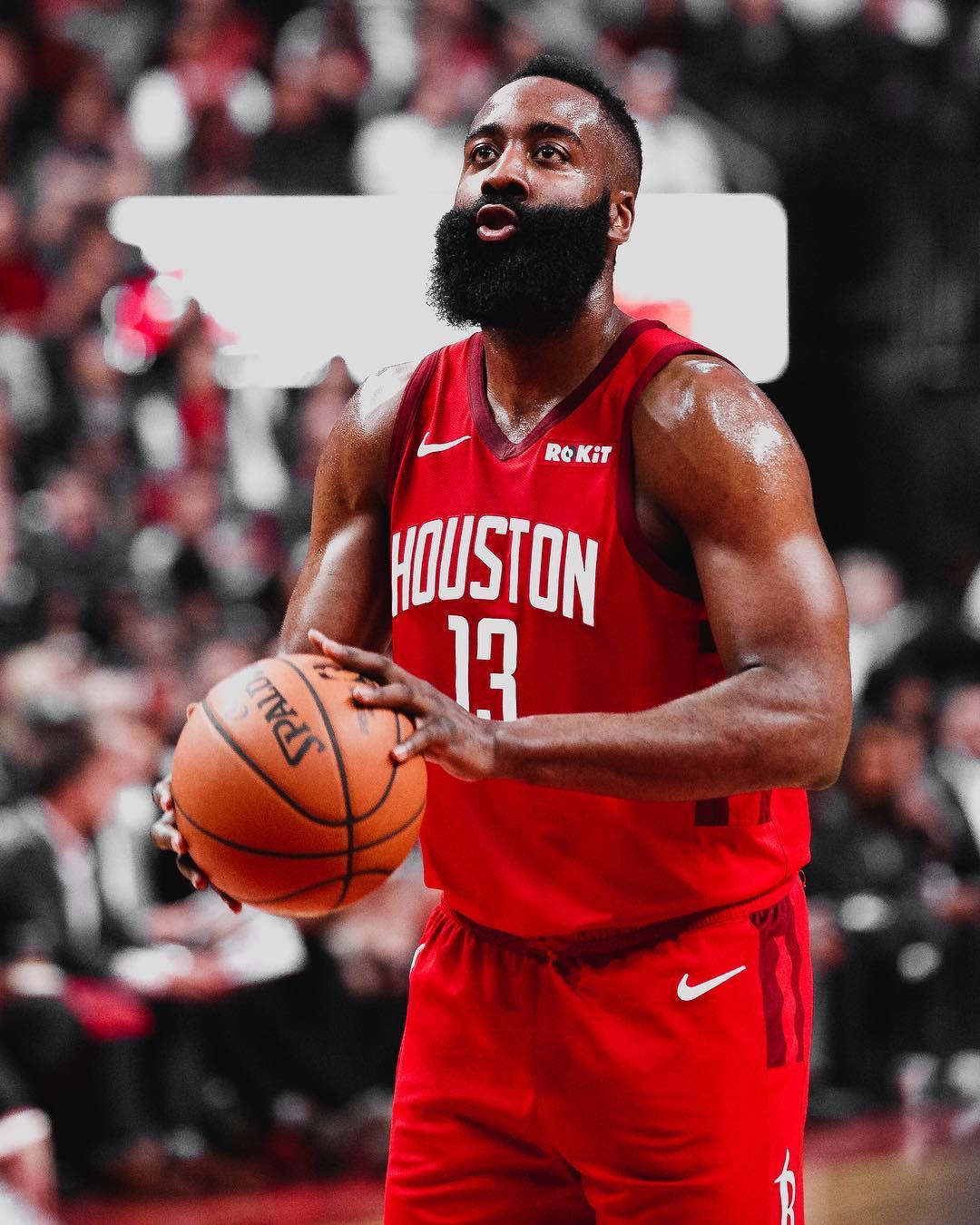 国脚伤愈后首秀建功，球迷称其回来了（国脚伤愈复出首秀发威，球迷赞其王者归来）