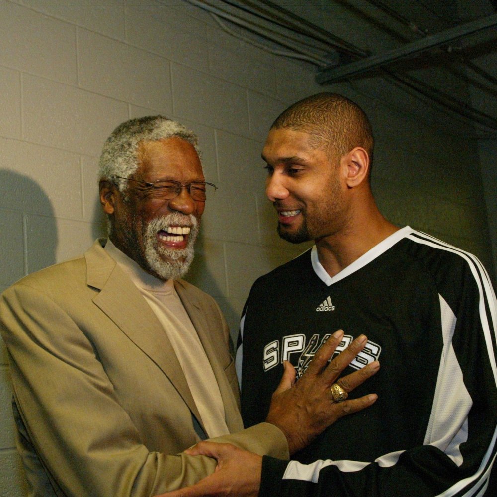 主持人爆料：麦金在圣米伦时，曾被队友扔出的训练杆刺伤大腿（主持人透露：麦金效力圣米伦期间曾被队友掷出的训练杆刺伤大腿）