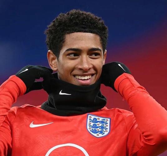 斯洛特帅位悬了？利物浦换帅传闻反转，关键战成救命稻草（斯洛特下课风波生变：利物浦否认换帅，关键一战或成转机）