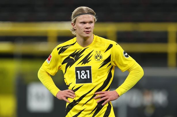 三连冠！上海海港加冕2025赛季中超冠军，摘下队史中超第四星（2025中超封王！上海海港成就三连冠，队史第四星点亮）