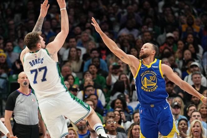 湖人“保皇派”土崩瓦解，东契奇派系占据优势，詹姆斯成光杆司令（湖人亲詹派崩盘，东契奇阵营占据上风，詹姆斯成孤军司令）