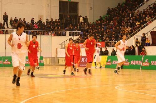 祝铭震半场表现抢眼，5中3高效得分（祝铭震半场闪耀，5投3中效率出色）