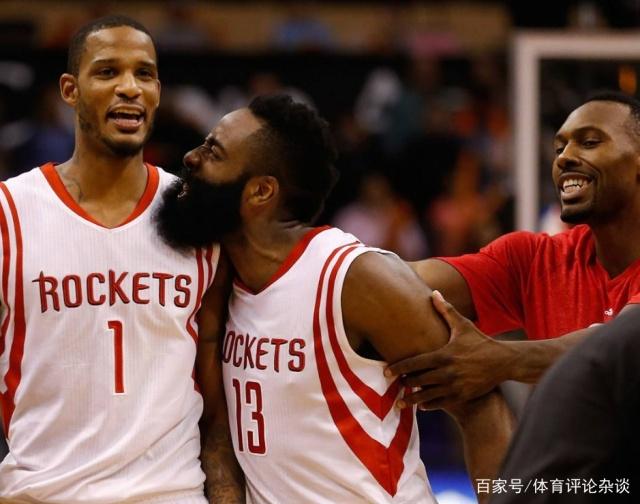 球星关键球命中后转身太霸气（球星命中关键一投后回身尽显霸气）