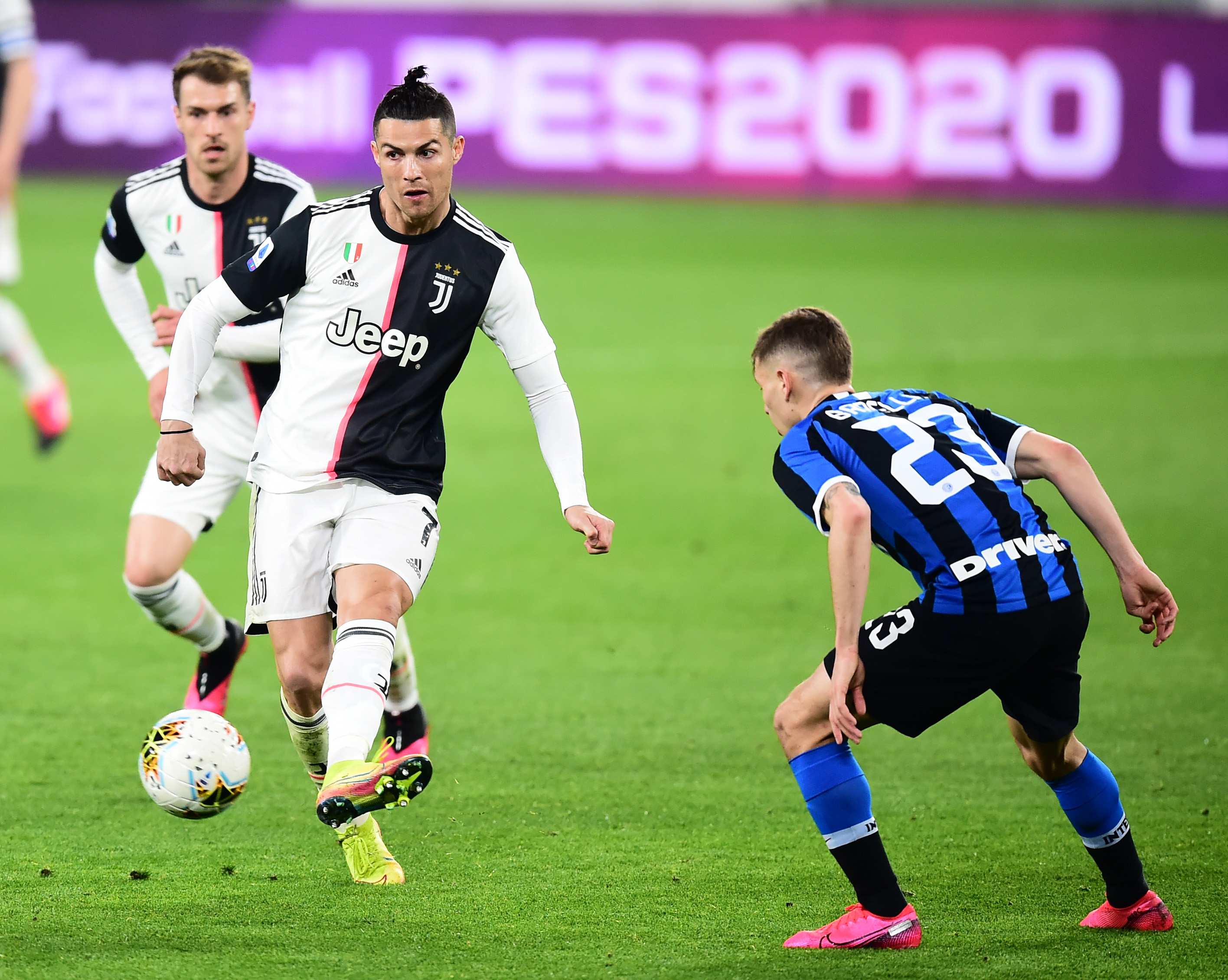 NBA官网更新MVP榜：约基奇、SGA、东契奇高居前三（NBA官网最新MVP排名出炉：约基奇、SGA、东契奇包揽前三）