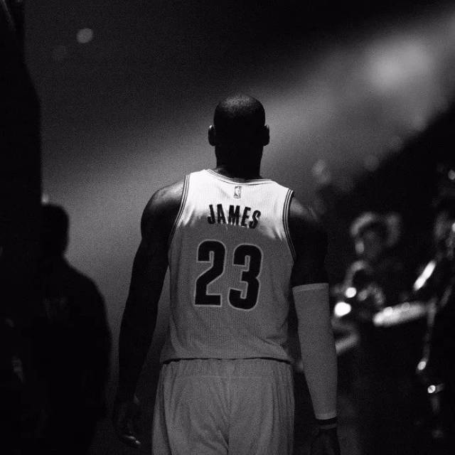 各位雷速老哥们下午好~最受欢迎的《体坛女神》栏目又在周四与大家准时见面啦！（雷速各位老哥下午好，人气栏目《体坛女神》周四如约与大家相见！）