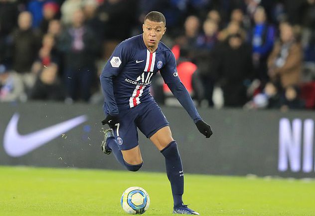 巴萨联赛大名单：什琴斯尼因肠胃炎未能入选，阿劳霍继续缺席（巴萨联赛名单出炉：什琴斯尼因肠胃炎落选，阿劳霍仍缺席）