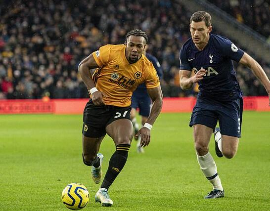 尼克斯近一个月胜场数联盟第一，多项数据位居联盟前列（尼克斯过去一个月胜场称霸联盟，多项统计名列前茅）