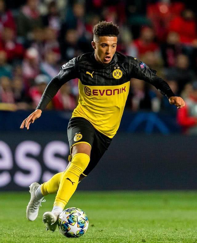 存在感拉满！狄龙半场15中8得到18分3助攻（手感火热！狄龙半场15投8中砍下18分3助攻）