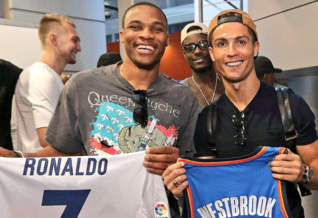 女亚冠联战报：王霜双响，武汉车谷江大2-0东孟加拉女足（女亚冠联快讯：王霜梅开二度，武汉车谷江大2比0力克东孟加拉女足）