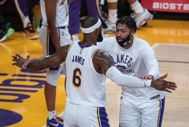 英超-利物浦客场2-1九人热刺，伊萨克破门，西蒙斯罗梅罗染红（英超：利物浦客场2-1力克九人热刺，伊萨克破门，西蒙斯与罗梅罗染红）