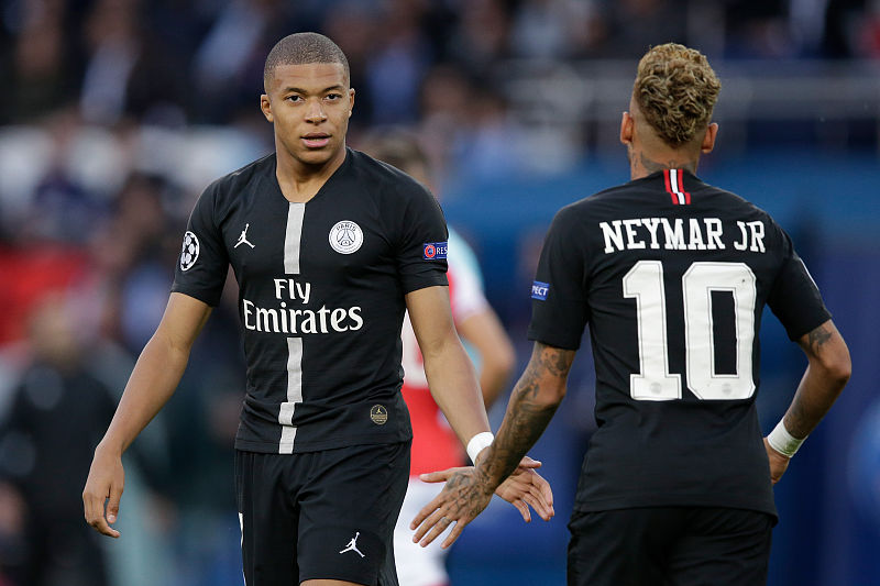 追梦格林本赛季投进72个球，但是失误达到了75次（德雷蒙德·格林本季仅命中72球，失误却多达75次）