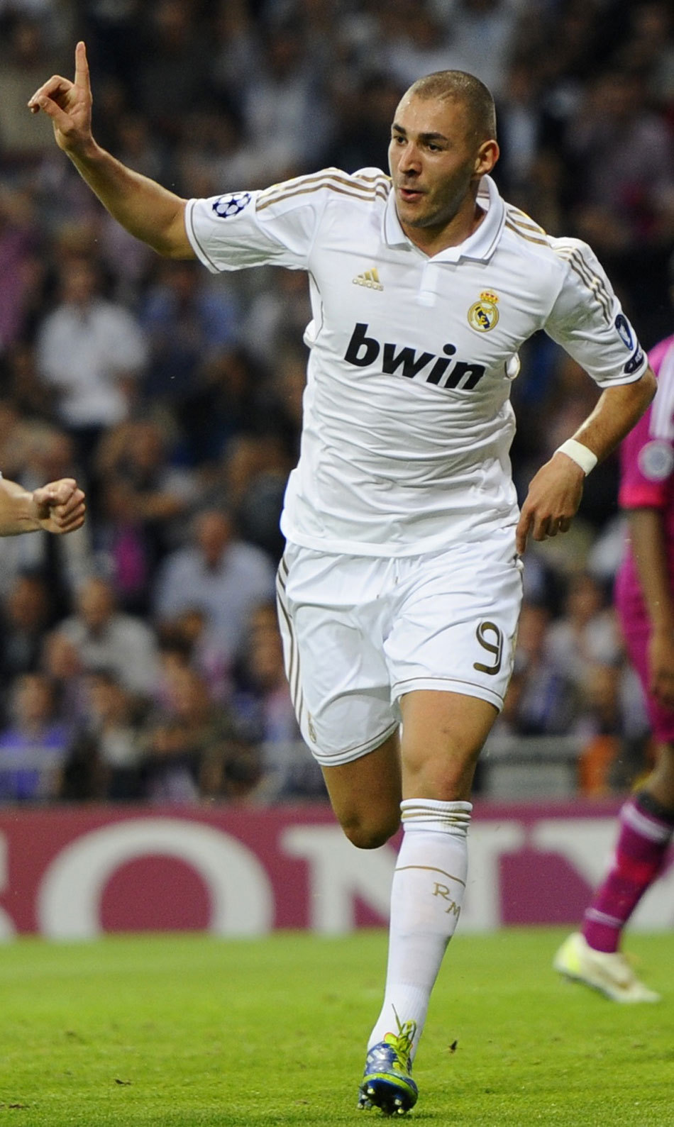 杨晨对话施拉普纳：中国球员不该只为钱踢球，留洋从乙级开始（杨晨与施拉普纳对话：中国球员不应唯钱是图，留洋应从乙级打起）