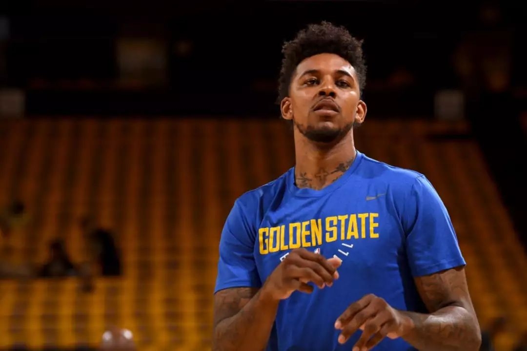 记者：邵佳一探班U22国足训练，与主帅安东尼奥相谈甚欢（记者：邵佳一探访U22国足训练营，与主帅安东尼奥畅聊甚欢）