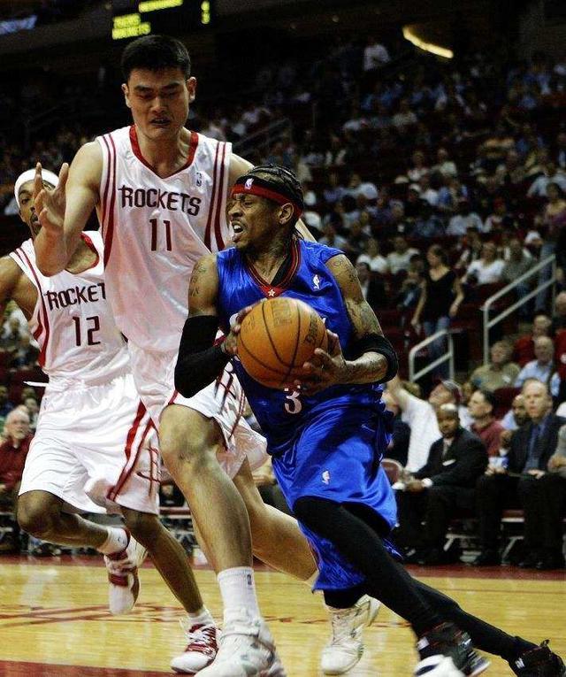 状态有点低迷！詹姆斯首节贡献4分却有5次失误（詹姆斯低迷开局：首节仅取4分却出现5次失误）