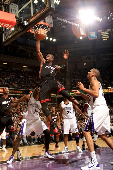 意甲劲旅末分钟遭绝杀，主帅怒斥裁判（意甲强队读秒被绝杀，主帅赛后怒批裁判）